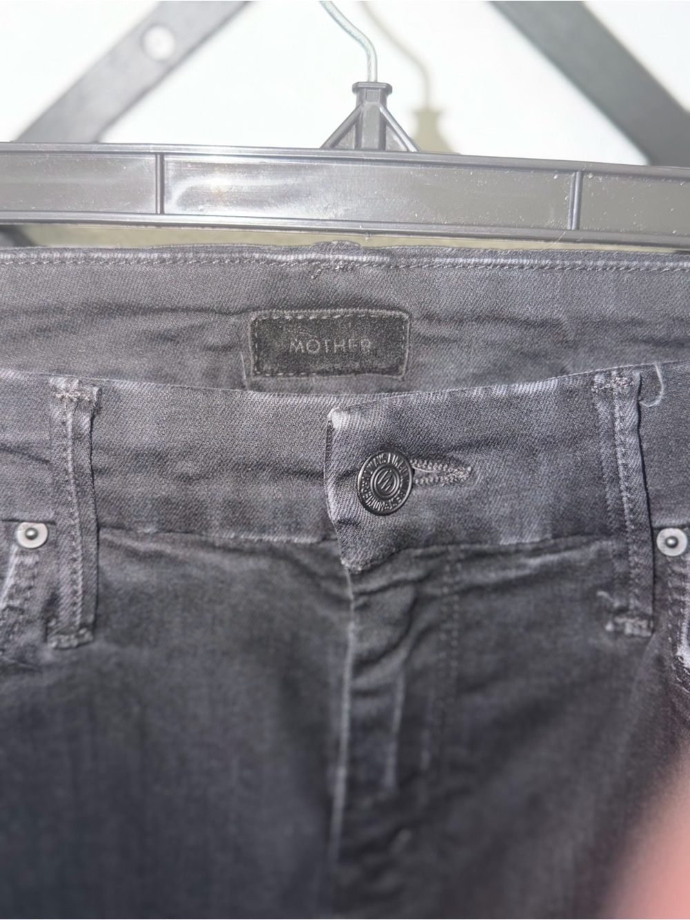 MOTHER Looker Petite Not Guilty Black Raw Hem Skinny Jeans Women’s Size 28 - Picture 4 of 6
